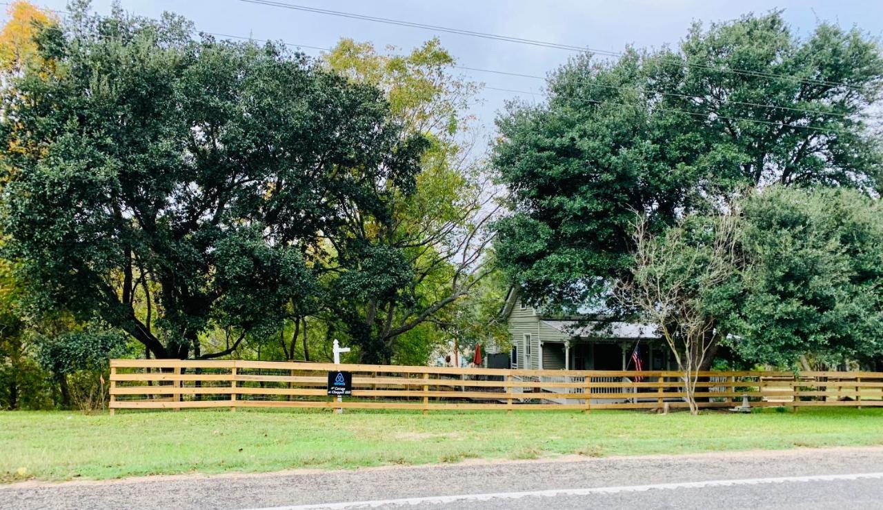 Circa 1900 - Historic - Romantic - Private - Pond - Fenced Yard - The Cottage At Chappell Hill المظهر الخارجي الصورة